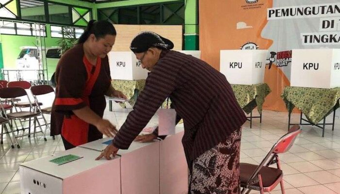 Peralatan Pencoblosan Pilkada Cirebon Dan Tingkat Partisipasi