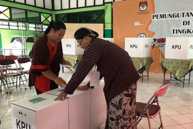 Peralatan Pencoblosan Pilkada Cirebon Dan Tingkat Partisipasi